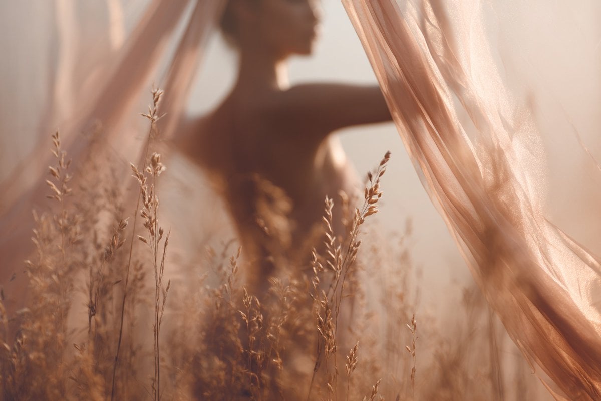 Dreamy Soft-Focus Portrait Through Translucent Fabric(2)